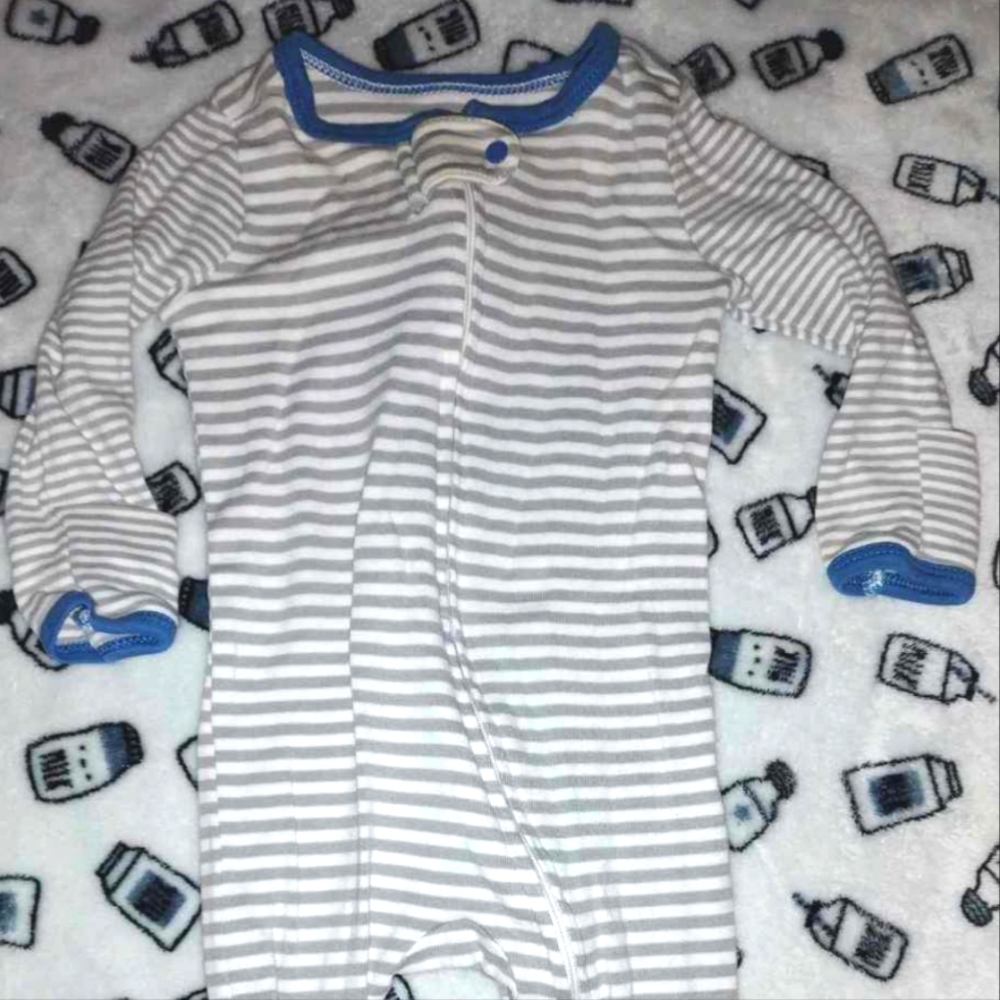 Different Baby Rompers - Picture 3 of 3